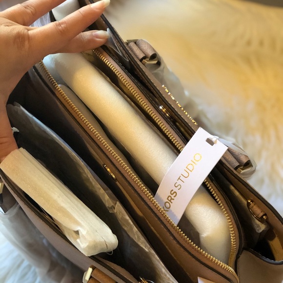 Michael Kors Women's Large Savannah Satchel - Picture 7 of 8